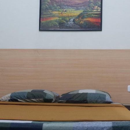 Hotel Taman Indah Madiun Bagian luar foto