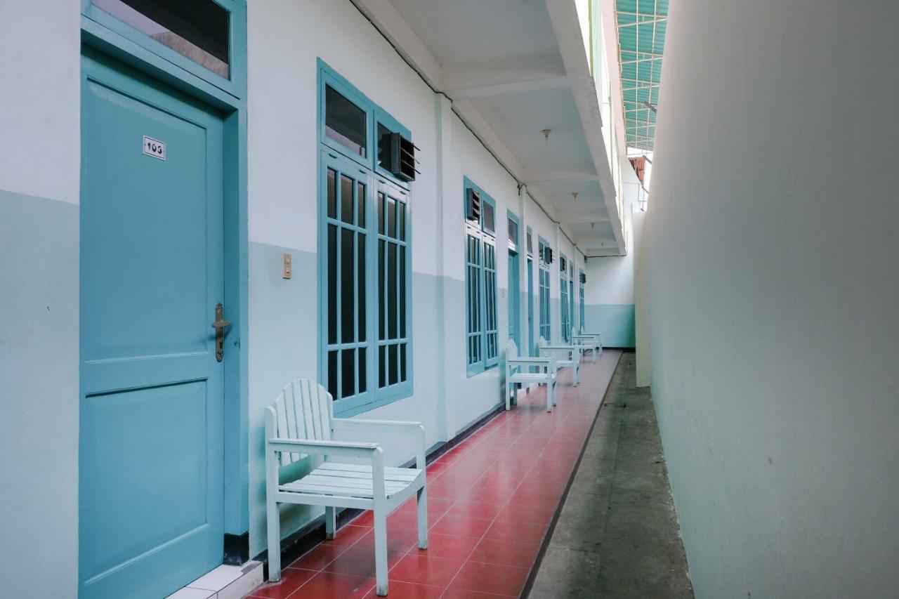 Hotel Taman Indah Madiun Bagian luar foto