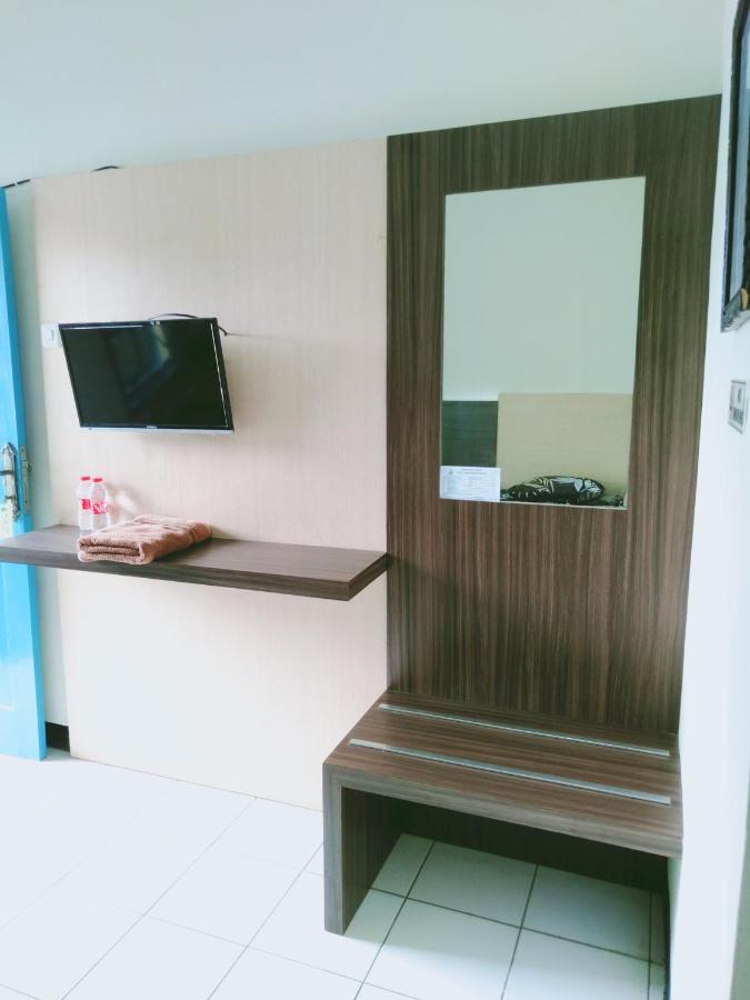 Hotel Taman Indah Madiun Bagian luar foto