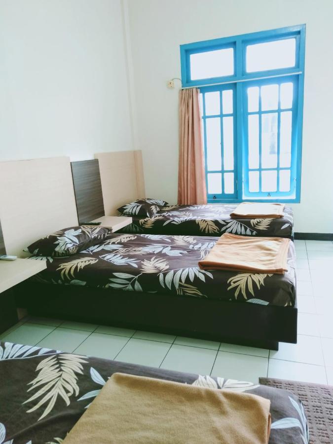 Hotel Taman Indah Madiun Bagian luar foto