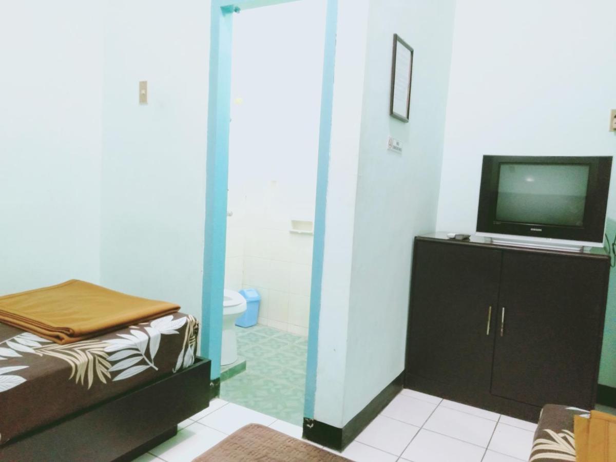 Hotel Taman Indah Madiun Bagian luar foto