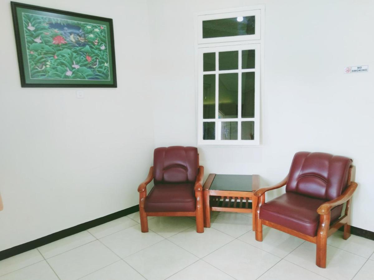 Hotel Taman Indah Madiun Bagian luar foto