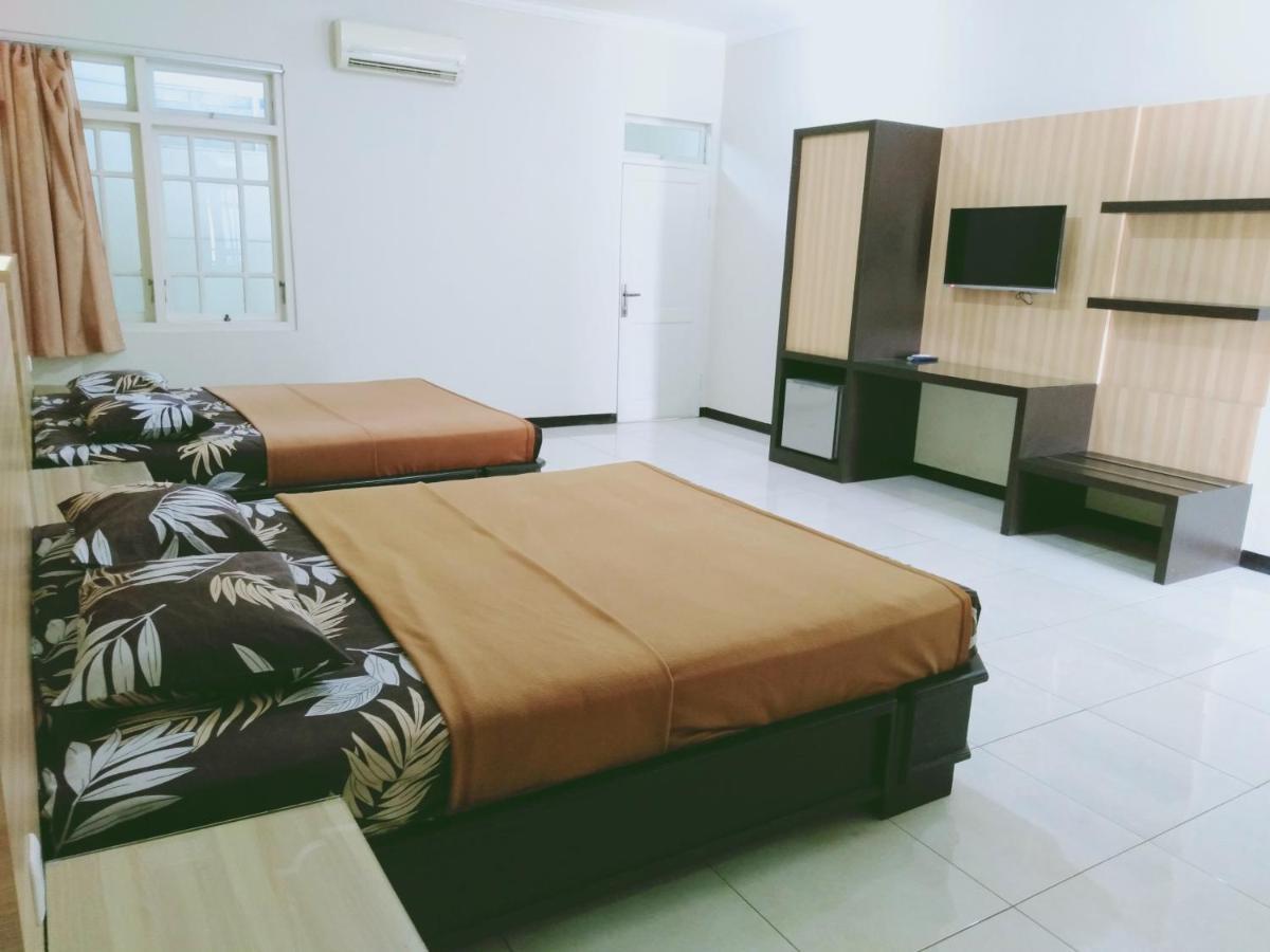 Hotel Taman Indah Madiun Bagian luar foto