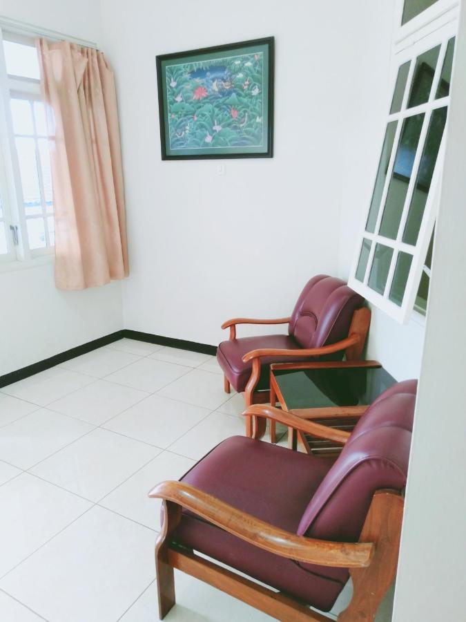 Hotel Taman Indah Madiun Bagian luar foto