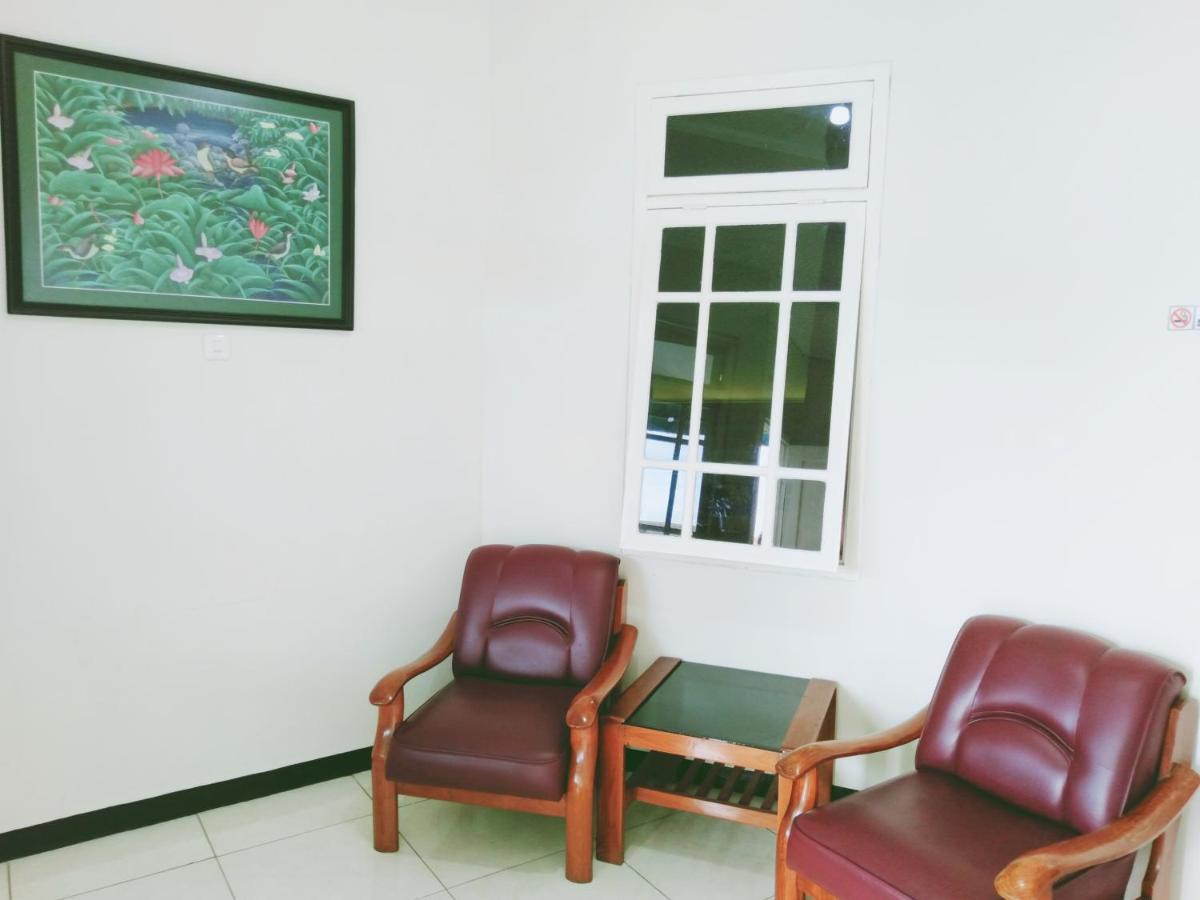 Hotel Taman Indah Madiun Bagian luar foto