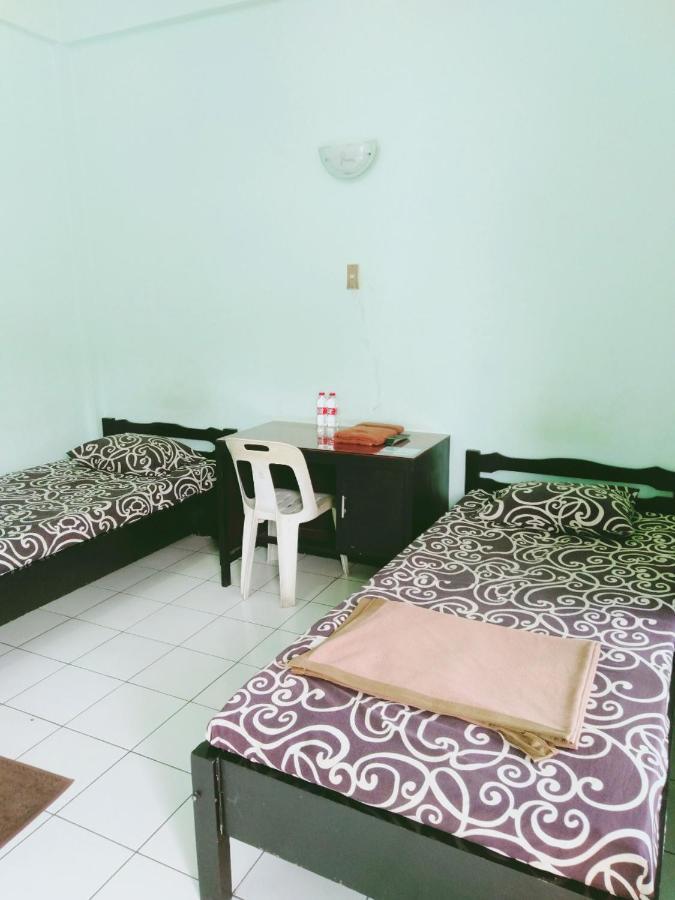 Hotel Taman Indah Madiun Bagian luar foto