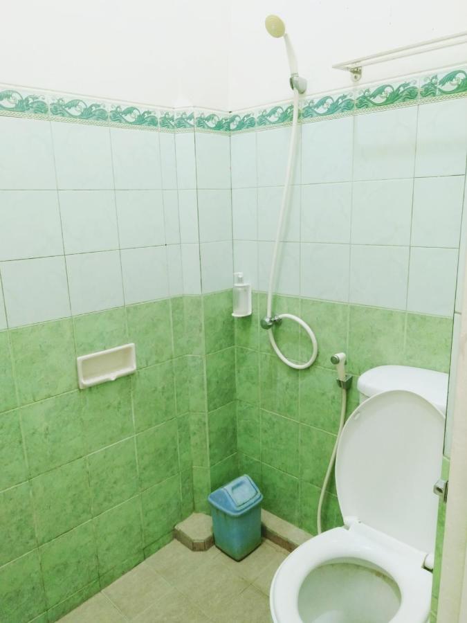Hotel Taman Indah Madiun Bagian luar foto