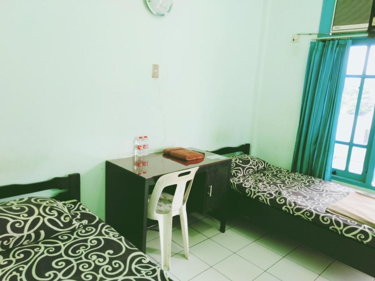 Hotel Taman Indah Madiun Bagian luar foto