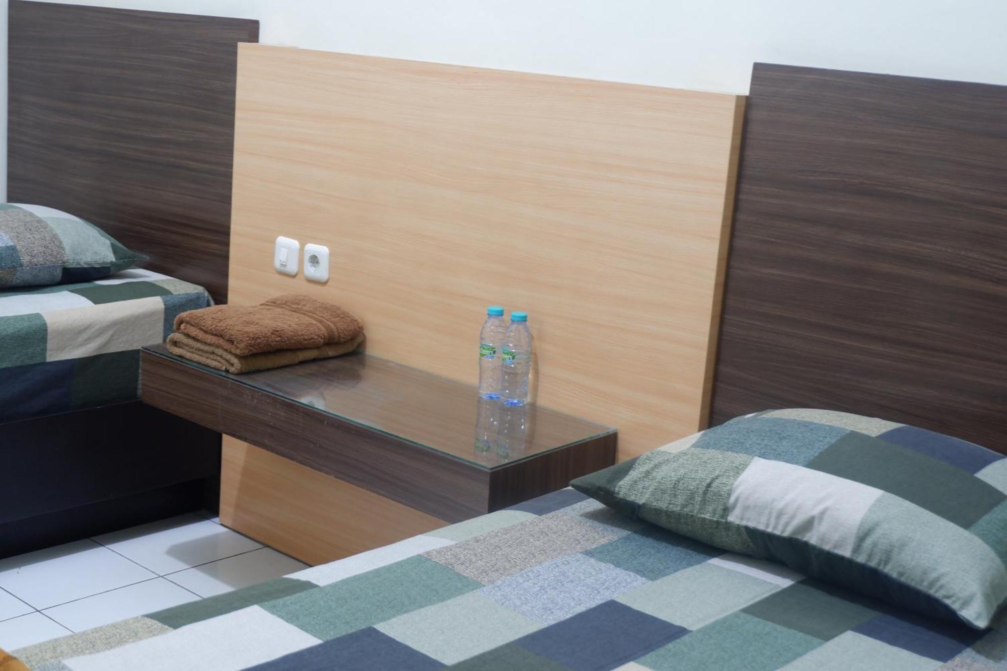 Hotel Taman Indah Madiun Bagian luar foto