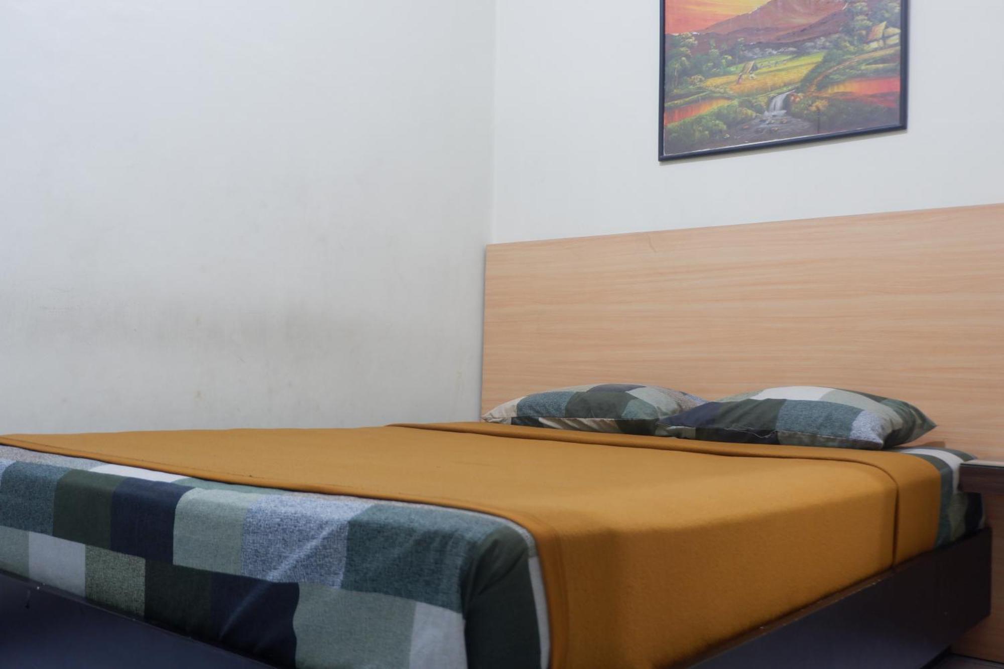 Hotel Taman Indah Madiun Bagian luar foto