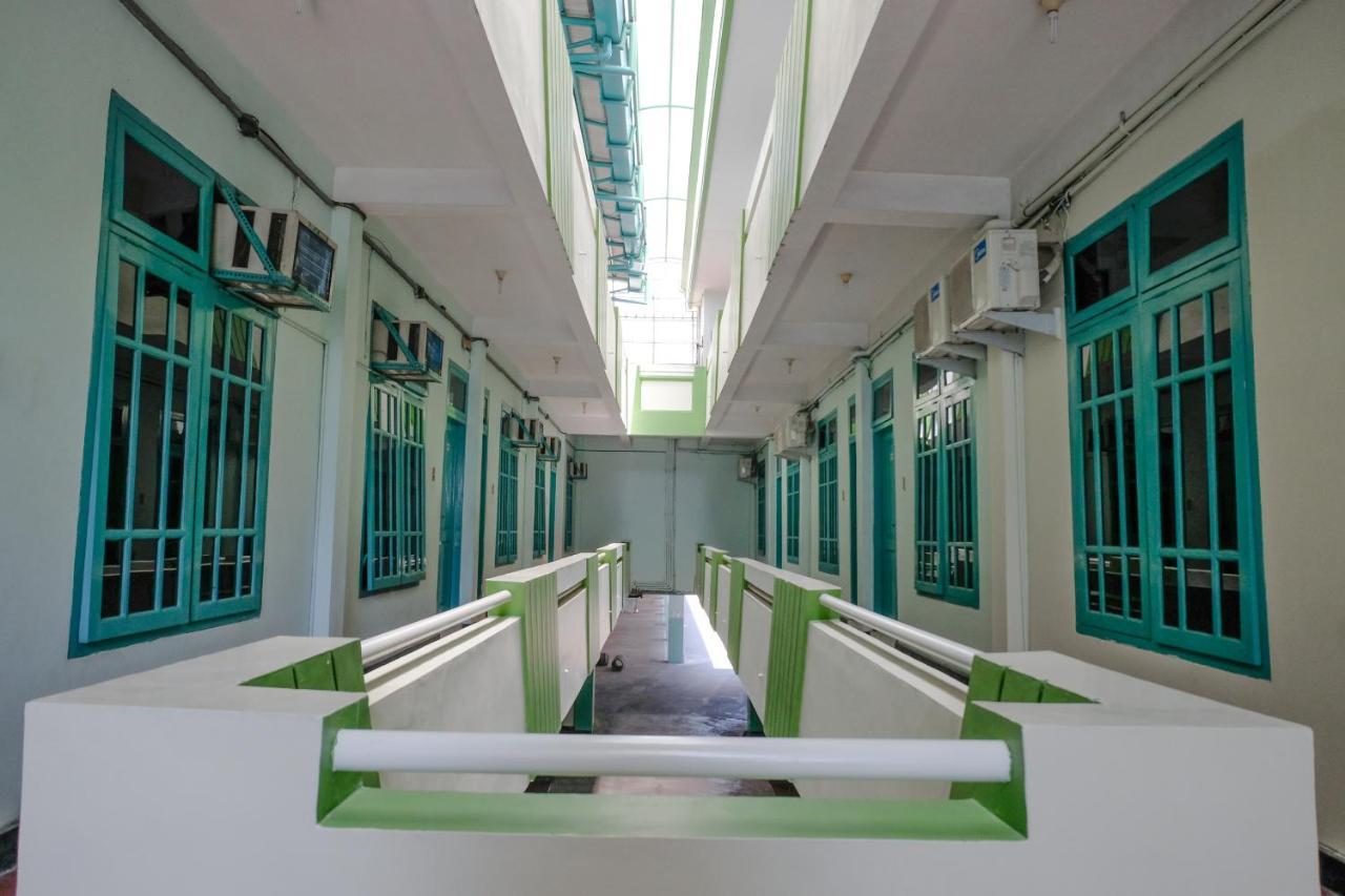 Hotel Taman Indah Madiun Bagian luar foto