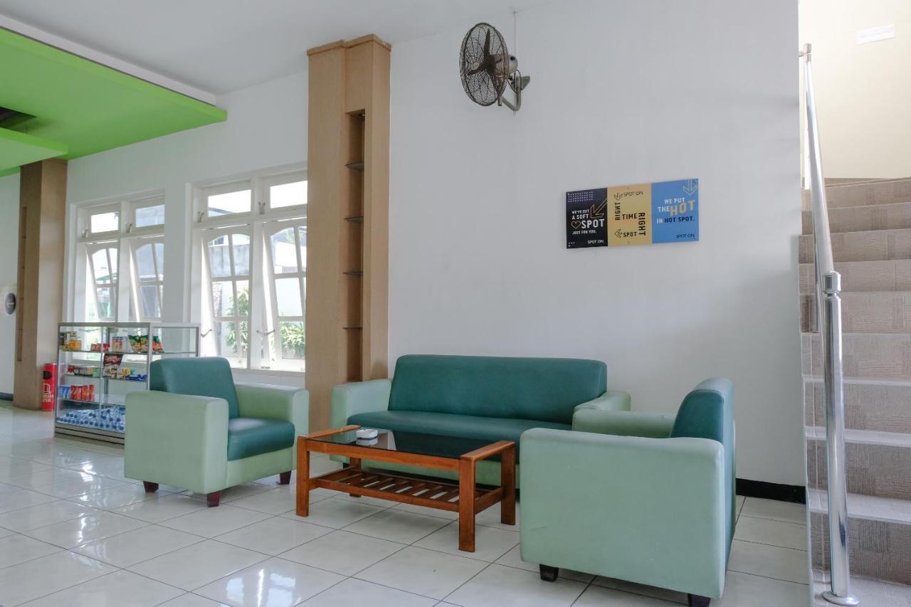 Hotel Taman Indah Madiun Bagian luar foto