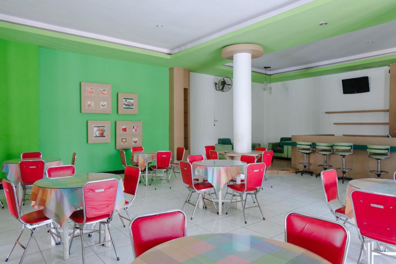 Hotel Taman Indah Madiun Bagian luar foto